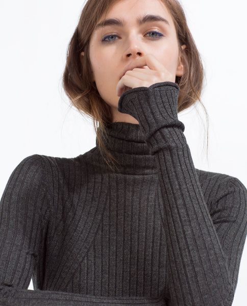 SWEATER WITH A ROLL-NECK